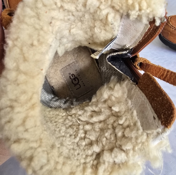 UGG Boots Tan Brown Leather Women's Size 7 Sheepskin Lined Waterproof F8007G - Picture 12 of 12